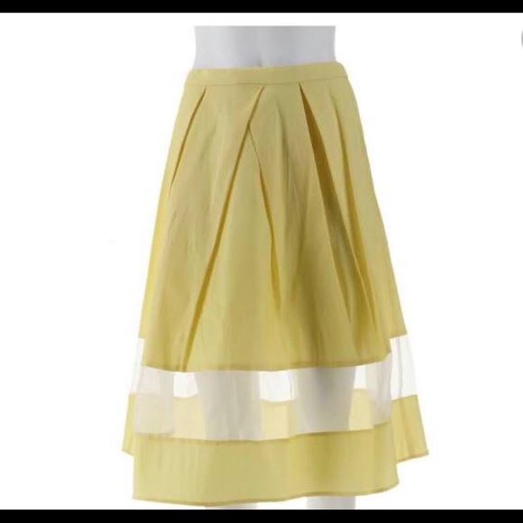 Beautiful pleated yellow skirt - Picture 1 of 4